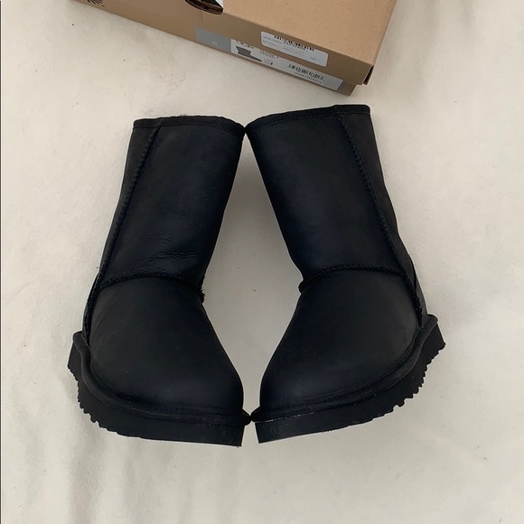 classic short black leather UGG boots ( women’s ) - Picture 3 of 5